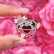 Load image into Gallery viewer, Spring Love Pin