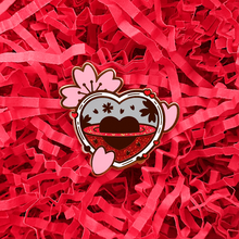 Load image into Gallery viewer, Spring Love Pin